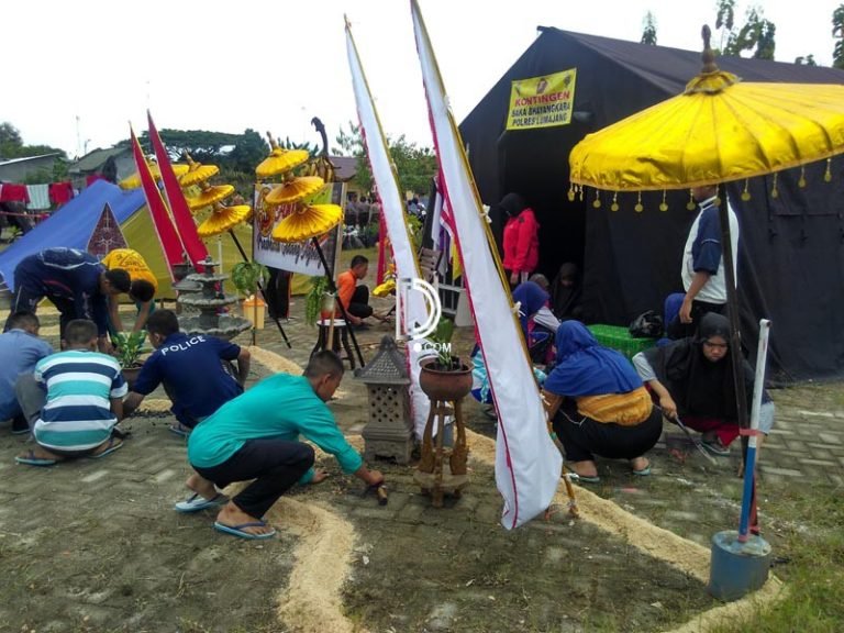 Regu Pramuka  Lumajang Hias  Tenda  Bergaya Kerajaan 