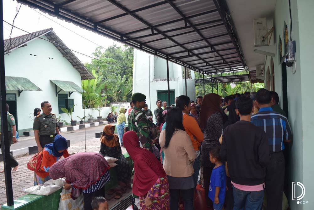 Ratusan Warga Antri Zakat Fitrah Di Kodim Tuban Detakpos Com