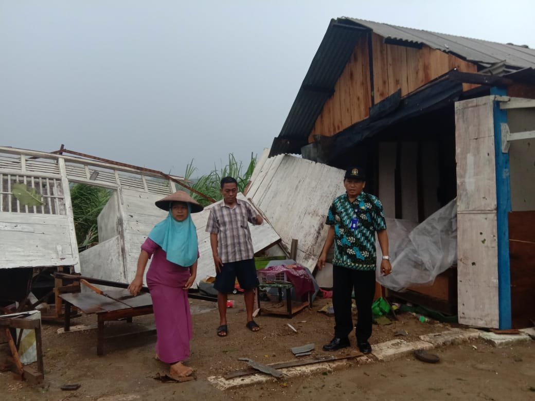 Sejumlah Desa Di Bojonegoro Diterjang Angin Kencang Detakposcom