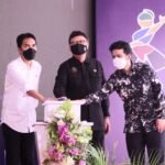 Men PAN-RB Tjahjo Kumolo, Wagub Emil Dardak menekan tombol peresmian MPP Madiun/ist